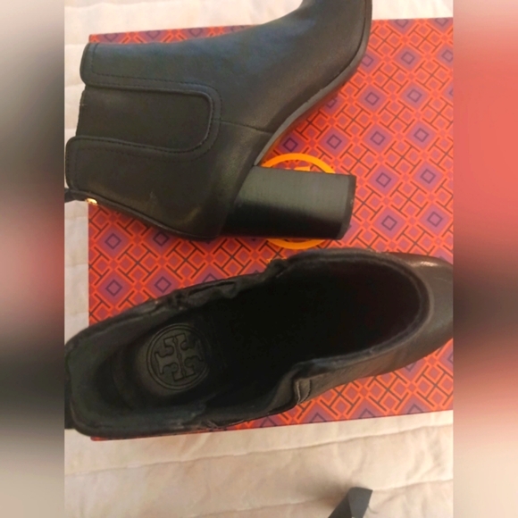 Tory Burch Margaux Black Festival Distressed Leather Heeled Ankle Booties 7.5 - Picture 7 of 13